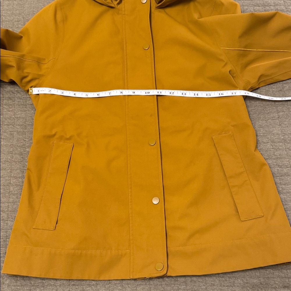 euc athleta rain out sutro trench in brass yellow - Picture 9 of 11